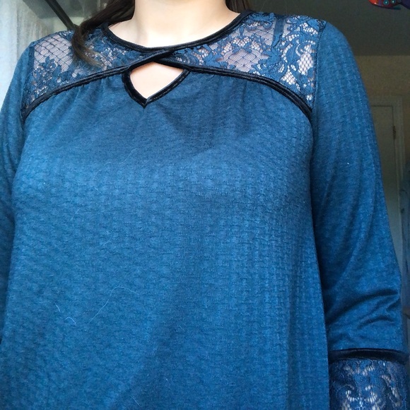 Wide sleeve top - Picture 2 of 3